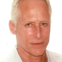 Jon Turtle 飾演 Aggravated Golfer