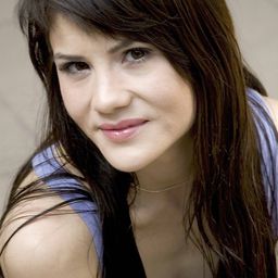 克莉絲提娜·米利西亞 飾演 Teresa (voice)