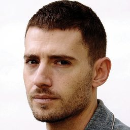 朱利安·莫里斯 飾演 Josh