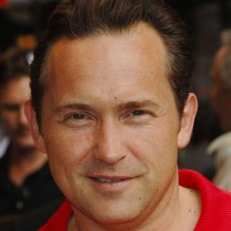 凱西·希瑪茲科 飾演 Detective Bobby Zito