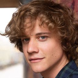 貝錫·伊登貝茲 飾演 Alin