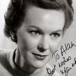 Patricia Marmont 飾演 Nurse Benson