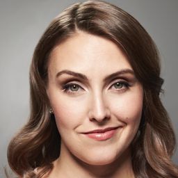 Lauren Adams 飾演 Erika