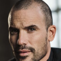 Martin Stenmarck 飾演 Hakan