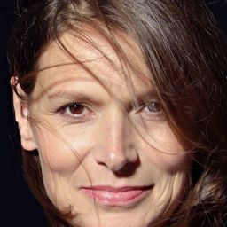 Stefanie Schmid 飾演 Sophie