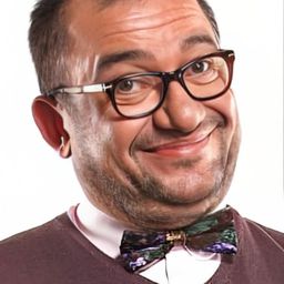 Kadir Çöpdemir 飾演 Deli Muhittin