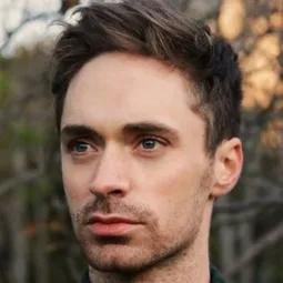 David Viviers 飾演 