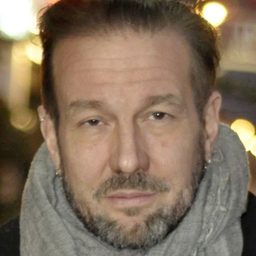 Ben Stivers - Bee Gees: 比吉斯 / 只有今夜演唱會 One Night Only演員 飾演Self - Keyboards