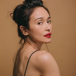 Jacelyn Parry 飾演 Luciana