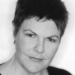 Jackie Laidlaw 飾演 Slow Moving Nun