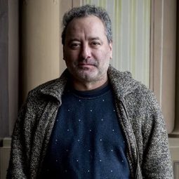 Américo Silva - 逃婚緣記演員 飾演Comandante Britânico