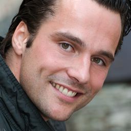 Kevin van Doorslaer 飾演 Todd