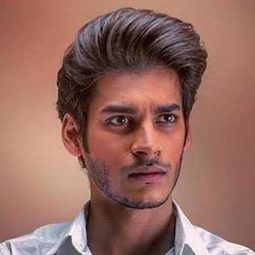 Hadi Bin Arshad 飾演 Sultan Irfan