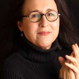 Valerie Landsburg 飾演 Maggie Rivera