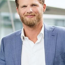 Jan Wachtel 飾演 Stephan Fuhrmann