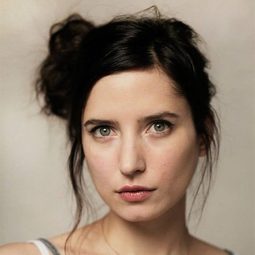 Marguerite Dabrin 飾演 Flight Attendant