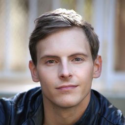 Chris Silcox - 豁出去清單演員 飾演Teen