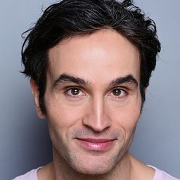 克蘭姆·坎恩 飾演 Koray