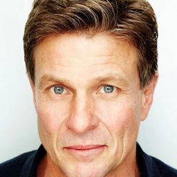 Mark Lee 飾演 Tug 1st Officer