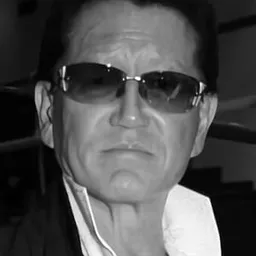 真樹日佐夫 飾演 