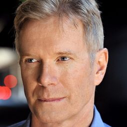 William R. Moses 飾演 Wes Jameson