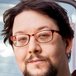 Sebastian Kroehnert 飾演 Helmut