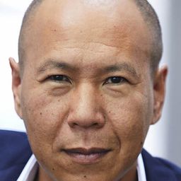 Nick Dong-Sik 飾演 