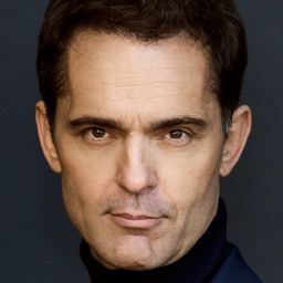 佩德羅·阿隆索 飾演 Ian's father