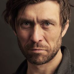 馬辛·恰納克 飾演 Police Commander