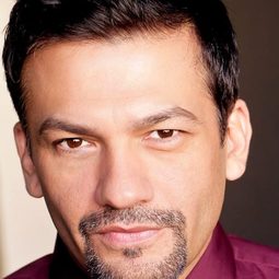 大衛·貝雷拉 - 踏浪奔流演員 飾演TJ