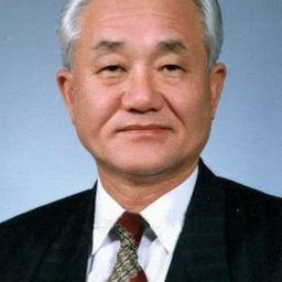 樸圭彩 飾演 chariman