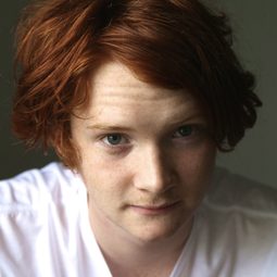 路克·史賓賽·羅伯茲 飾演 Brady