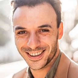 Afonso Lagarto 飾演 Raul Durão