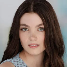 Elizabeth Hunter - 造訪天堂演員 飾演Nicole Piper