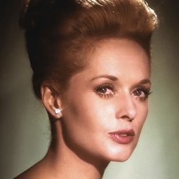 Tippi Hedren 飾演 Self