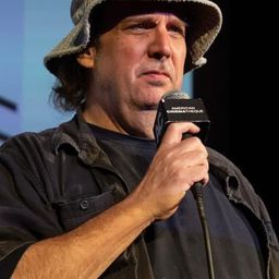 Damon Packard 飾演 Self