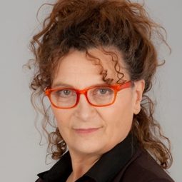 朵拉羅曼諾 - 童心列車演員 飾演Pachiochia