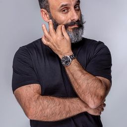 Rui Unas 飾演 Agente Portuga