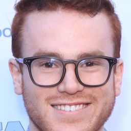 Justin Tinucci - 山羊島演員 飾演Butch