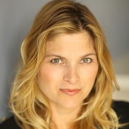 Alicia Davis Johnson - Love in Design演員 飾演Director