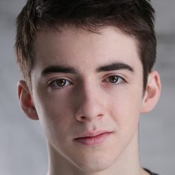 Samuel Menhinick - 貝爾法斯特演員 飾演Paddy Kavanagh