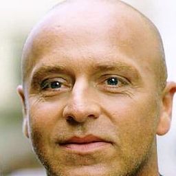 Wilfried Baasner 飾演 Kern