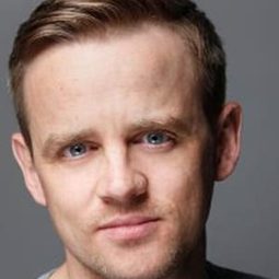 Richard Claxton 飾演 Saleo