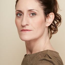 Laura Gómez-Lacueva - 蛹演員 飾演Pilar