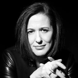 Aldina Duarte 飾演 Uma fadista