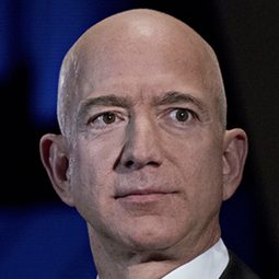 Jeff Bezos 飾演 Self