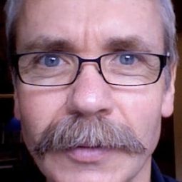 Sandy Johnson 飾演 Self (Voice)