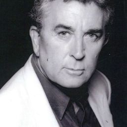 Paco Valladares 飾演 El Gran Charly (as Francisco Valladares)