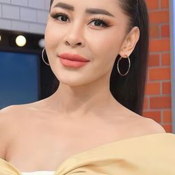 Darunee Sutiphitak 飾演 Veela