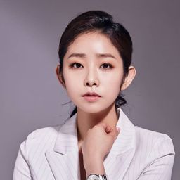 嚴華永 飾演 Lee Yoon-mi